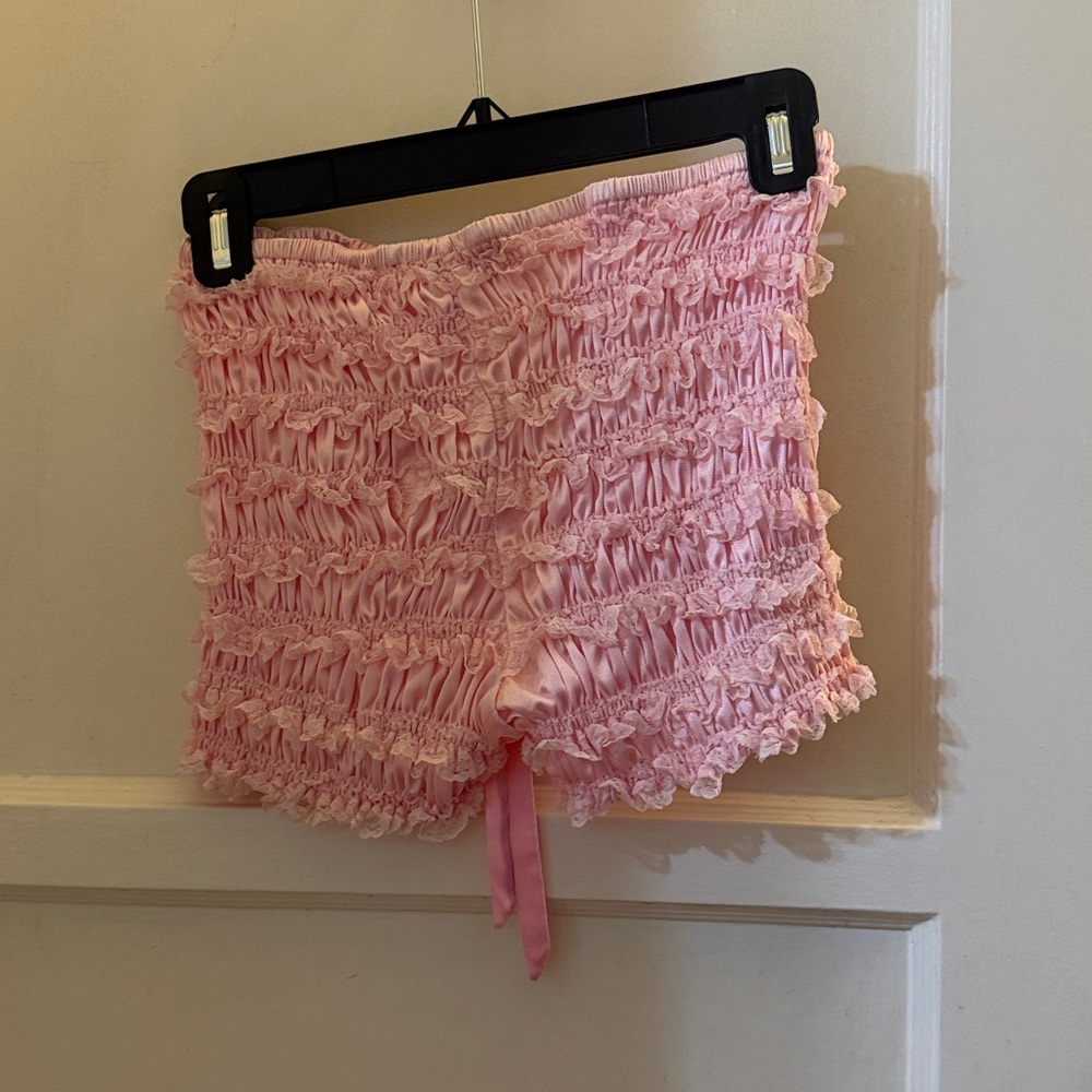 Guizio pink ruffle hot shorts - Picture 4 of 4